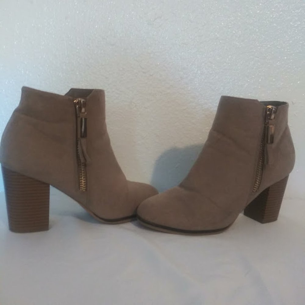 Apt. 9 women's size 8.5 tan high heel ankle boots